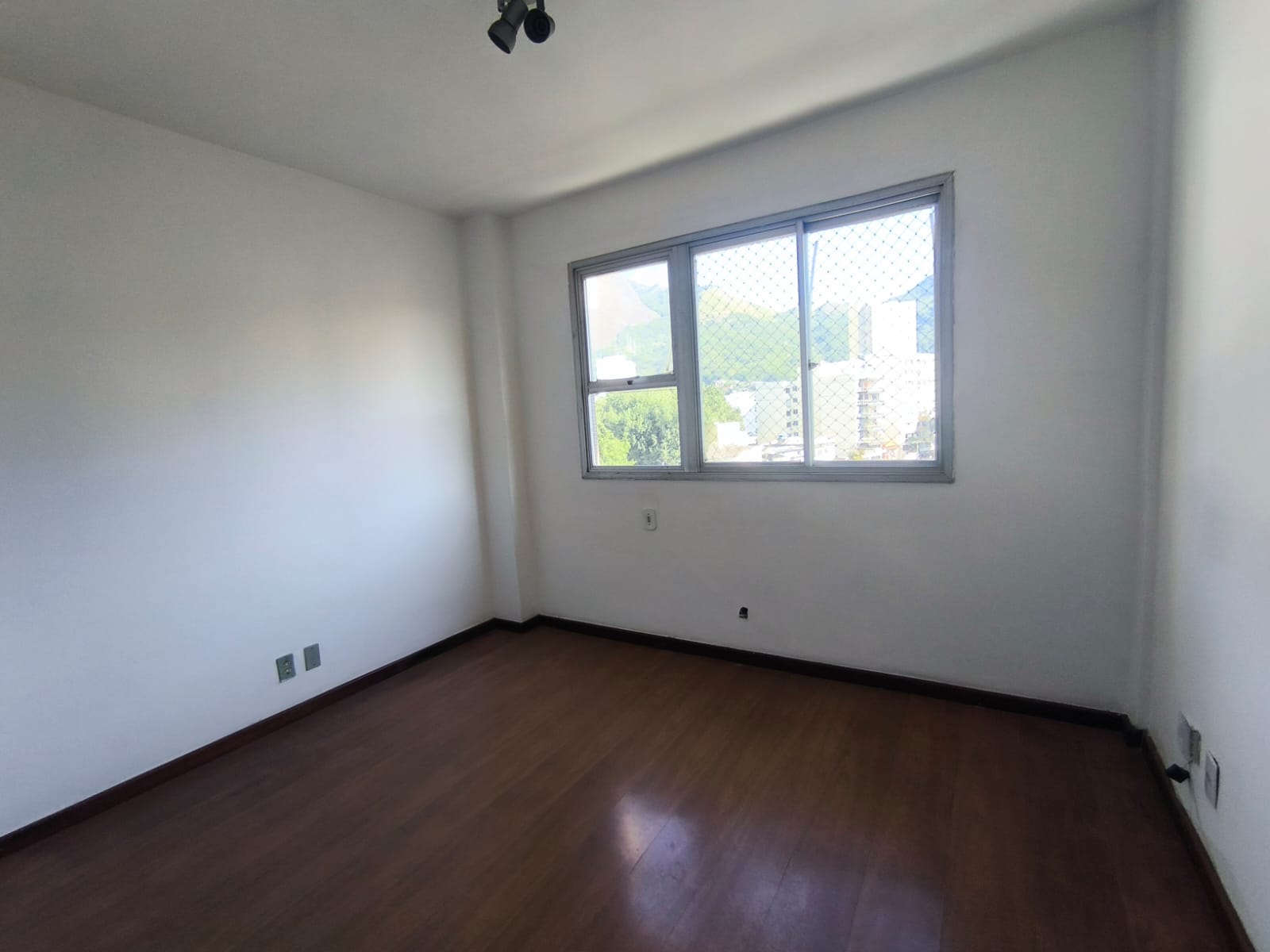 Apartamento para alugar no Grajaú 3 quartos, varanda e duas 